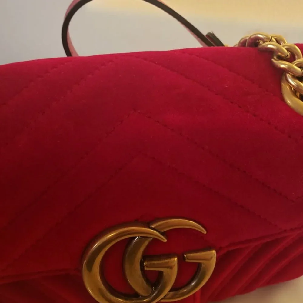 ❌SOLD❌GUCCI Marmont Red Velvet Bag - Picture 4 of 15